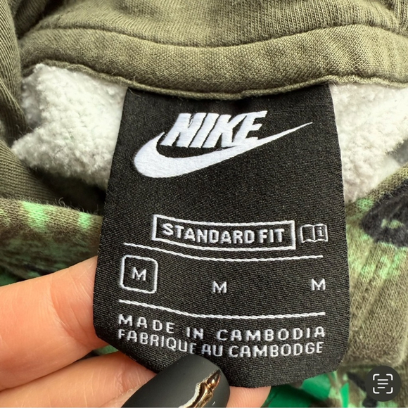 Nike Kids Hoodie - Camo Green and Black Camo Size M Activewear Athleisure - Picture 3 of 13